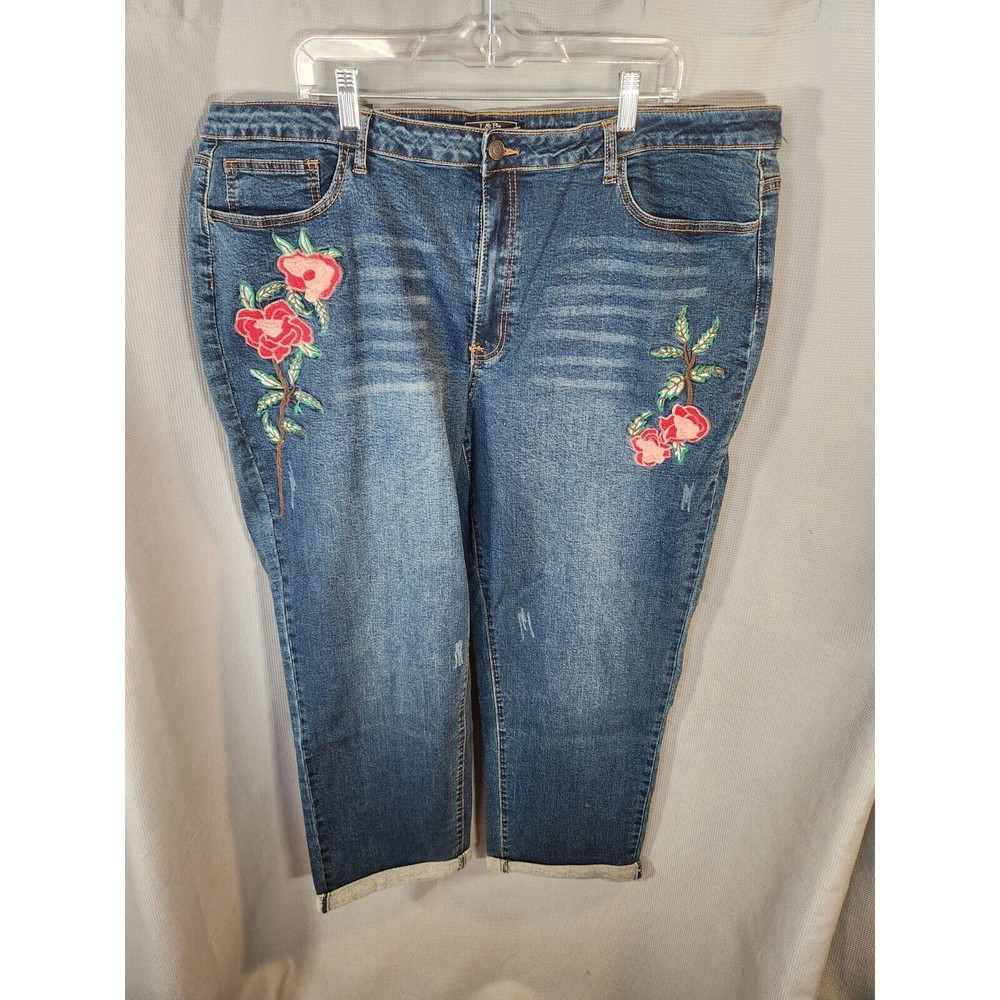 L&B Lucky & Blessed Womens Jeans Size 44 x‎ 28.5 Style L17010 flower embroidery